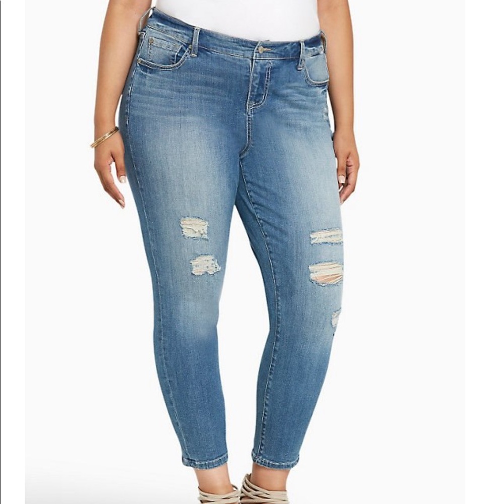 Torrid Girlfriend Jeans light wash 10XT distressed